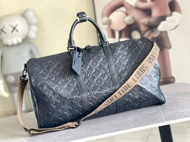 Picture of Louis Vuitton Mens Bags _SKUfw181469397fw